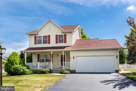 1665 Taylor Dr, Hanover, PA 17331