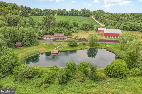 222 Hobart Rd, Hanover, PA 17331