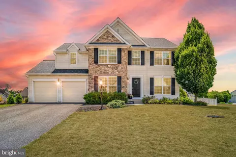 520 Sandstone Ln, York, PA 17404