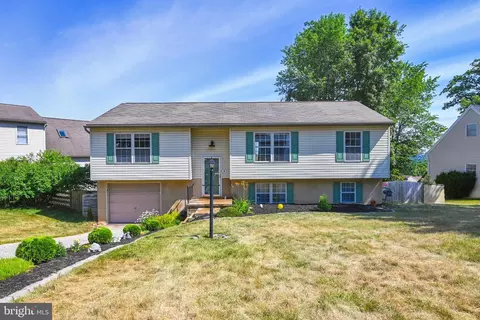 85 Charles Dr, Windsor, PA 17366