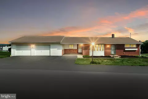 7 W Crestlyn Dr, York, PA 17402