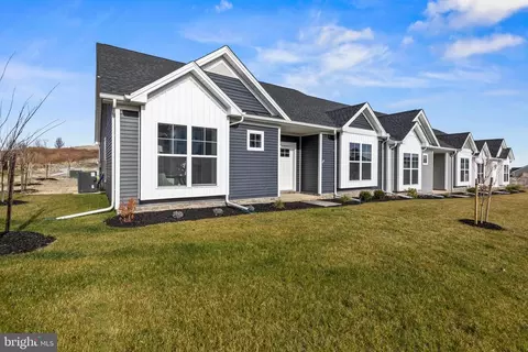 113 Coastal Dr #67, Hanover, PA 17331