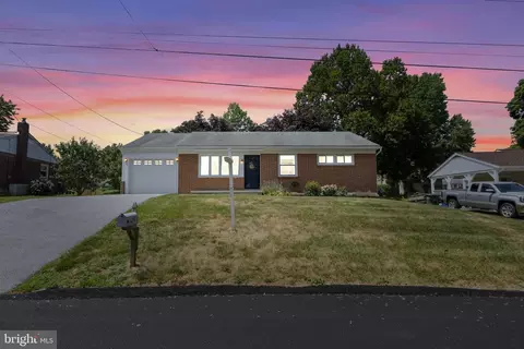 34 Circle Dr, York, PA 17402
