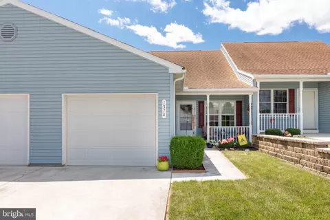 1374 Village Dr #114, Spring Grove, PA 17362