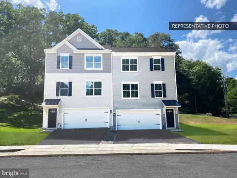 18001 Dave Anne Cir, Stewartstown, PA 17363