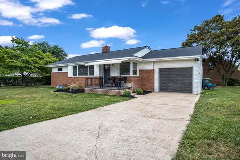 395 Hill N Dale South Dr, York, PA 17403