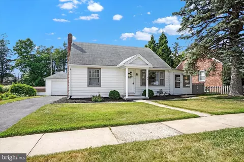 44 S 5th St, Mount Wolf, PA 17347