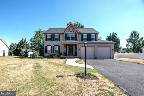 2215 Bernays Dr, York, PA 17404