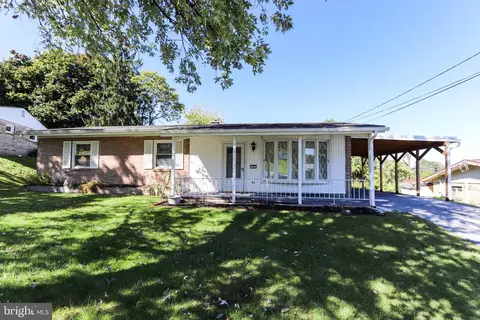 109 Pleasantview Ter, New Cumberland, PA 17070