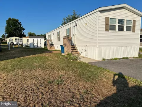 207 Chesapeake Est, Thomasville, PA 17364