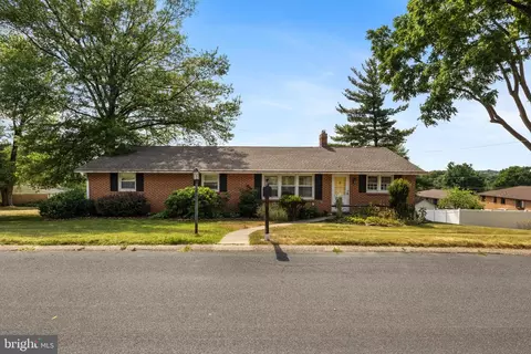 625 Skyview Dr, York, PA 17406