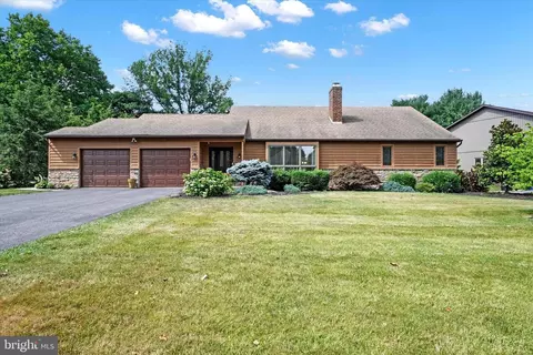 1205 Detwiler Dr, York, PA 17404
