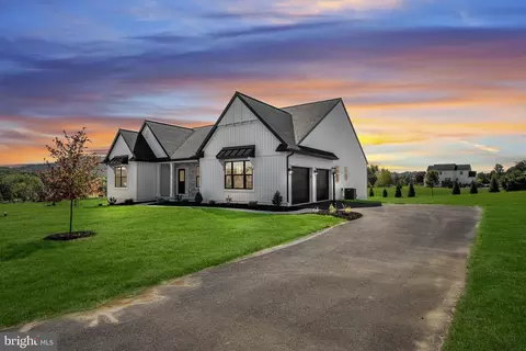 124 Lightfoot Ln, Dillsburg, PA 17019