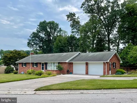 34 Laurel Dr, Hanover, PA 17331