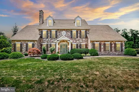 97 Foxfire Ln, Lewisberry, PA 17339