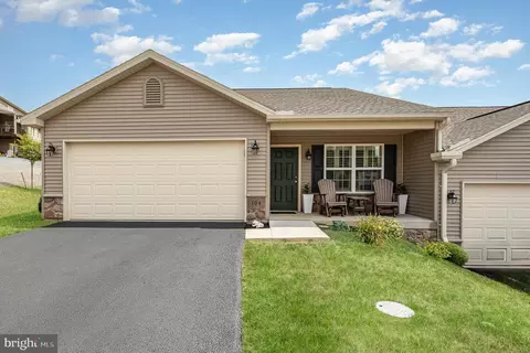 104 Shetland Dr #103, Red Lion, PA 17356