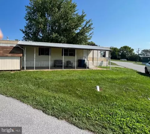 104 Applewood Ln, Glen Rock, PA 17327