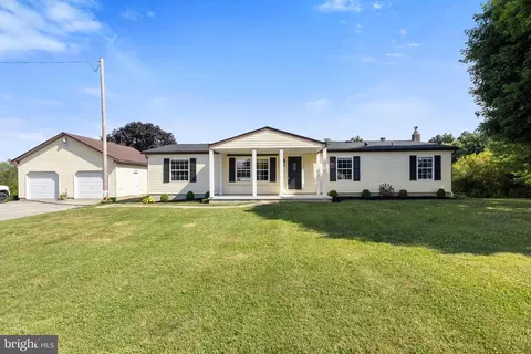 152 W Bruce Rd, Fawn Grove, PA 17321