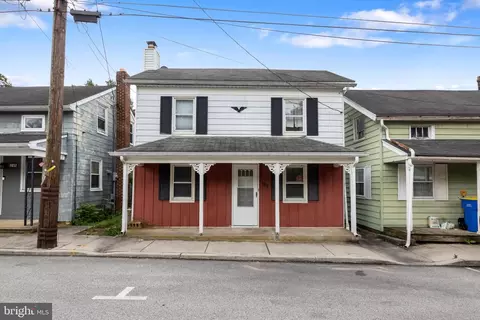 32 Cherry St, Seven Valleys, PA 17360
