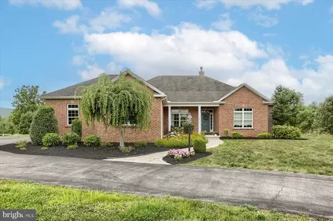 1 Pine Run Dr, Dillsburg, PA 17019