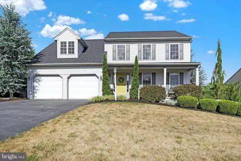 405 Silver Maple Ct, Mount Wolf, PA 17347