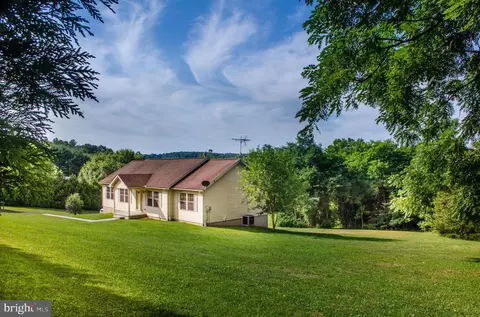 524 Ridge Rd, Fawn Grove, PA 17321
