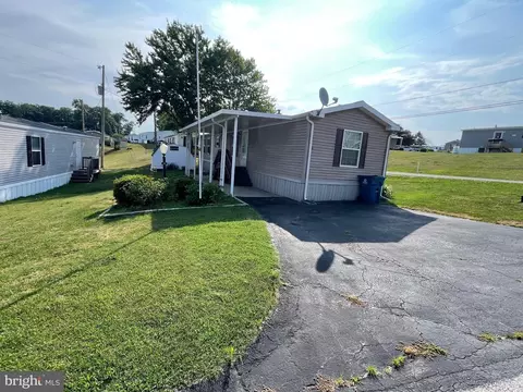 129 Rustique Dr, York, PA 17408