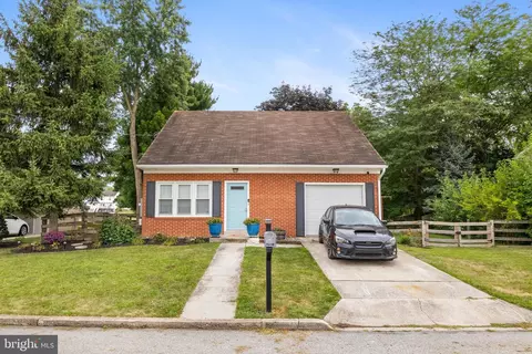 844 Hartman Ave, Hanover, PA 17331