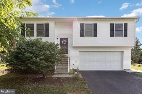 135 Fairway Dr, Dillsburg, PA 17019