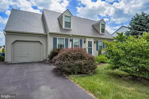 3062 Jodi Ln, Dover, PA 17315