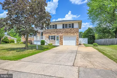 1761 Sapphire Rd, York, PA 17408