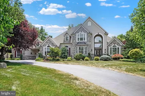 18 Jennifer Ln, Dillsburg, PA 17019