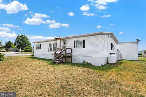 182 Chesapeake Est, Thomasville, PA 17364
