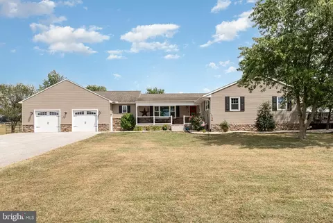 301 Mine Bank Rd, Wellsville, PA 17365