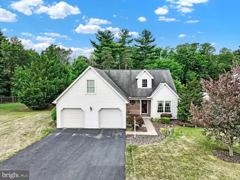 104 Cranbrook Dr, Dover, PA 17315