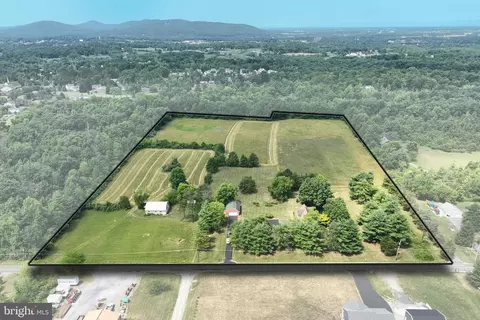 27 N Grantham Rd, Dillsburg, PA 17019