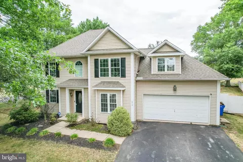 2079 Greenbriar Rd, York, PA 17404