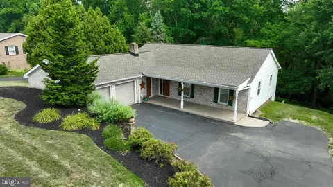 6322 Leader Dr, York, PA 17407