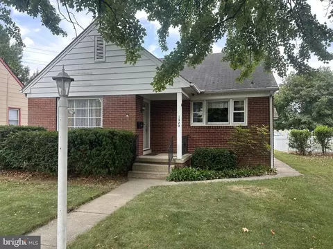 1329 E Walnut St, Hanover, PA 17331