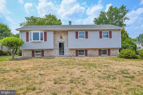 2713 Willapa Dr, Dover, PA 17315