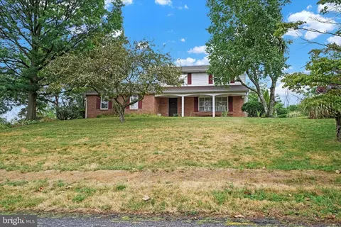 1485 Chapel Dr, York, PA 17404