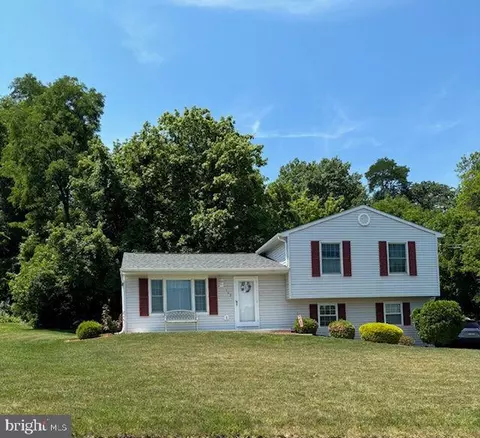 122 Pleasantview Ter, New Cumberland, PA 17070
