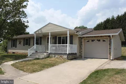 401 Oakwood Dr, Dover, PA 17315