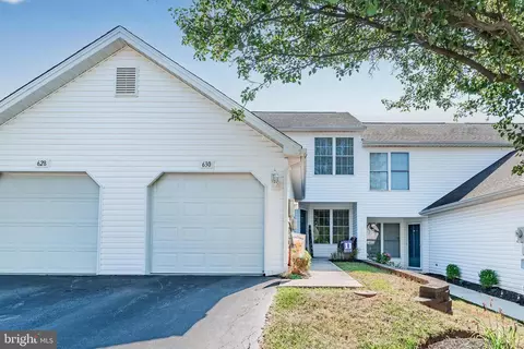 630 Mallard Dr #11B, Etters, PA 17319