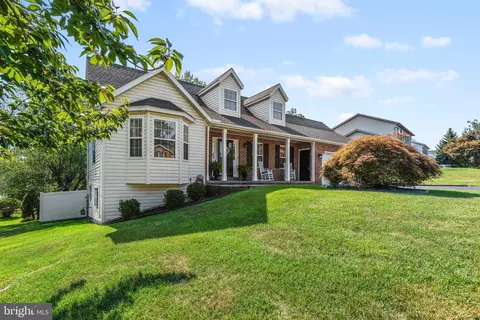 6 Violet Dr, Hanover, PA 17331