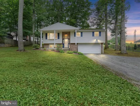 28 Autumn Dr, Dillsburg, PA 17019