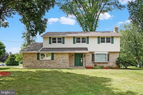 1888 Ebony Dr, York, PA 17402