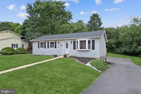 260 Lincolnway Dr, York, PA 17408