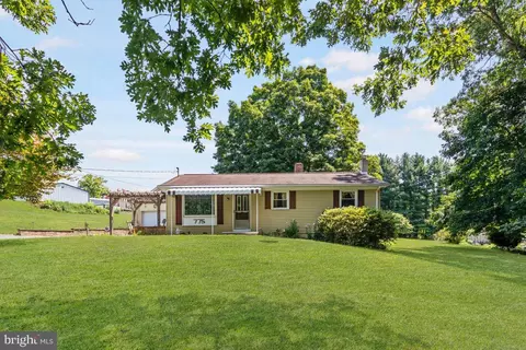 775 Hobart Rd, Hanover, PA 17331