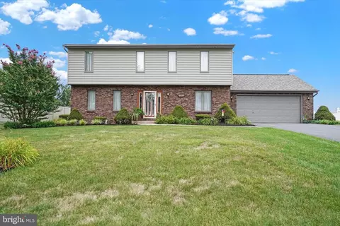 1410 Breezeview Dr, York, PA 17404